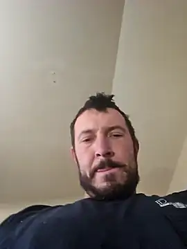 Snapshot of UncutHammer69 chatting on December 5, 4:14 pm UncutHammer69 online show from December 5, 4:14 pm