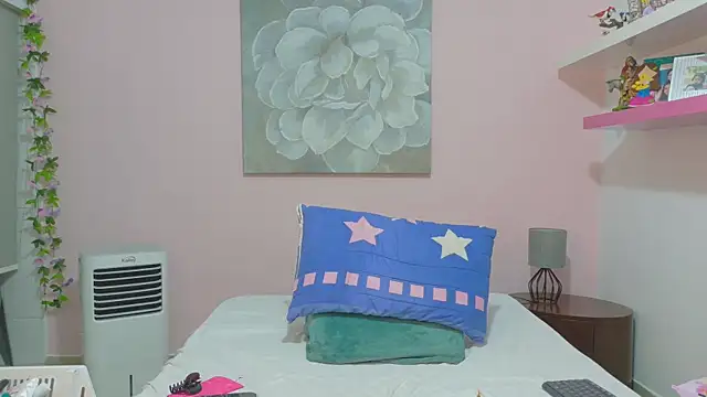 CindyCrawford online show from March 29, 3:28 am