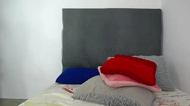 LoraineBigCockTs online show from March 5, 1:50 pm