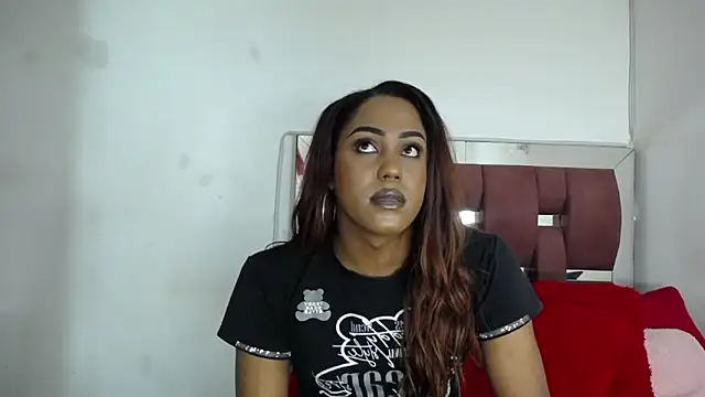 LoraineBigCockTs online show from September 27, 8:14 pm