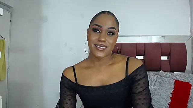 LoraineBigCockTs online show from November 17, 8:47 pm