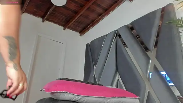 Snapshot of moonsweet1 chatting on January 29, 6:18 pm moonsweet1 online show from January 29, 6:18 pm