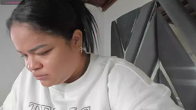 Snapshot of moonsweet1 chatting on February 25, 6:20 pm moonsweet1 online show from February 25, 6:20 pm