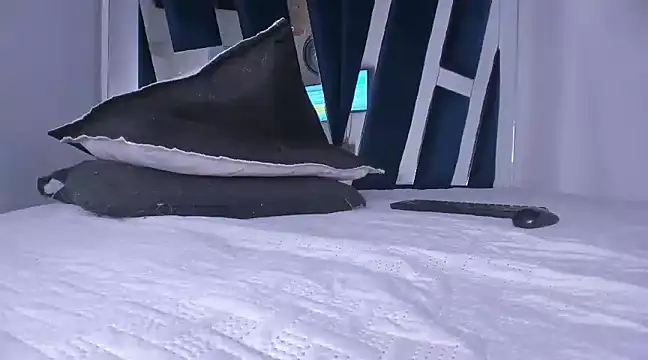 Snapshot of moonsweet1 chatting on March 10, 9:18 pm moonsweet1 online show from March 10, 9:18 pm