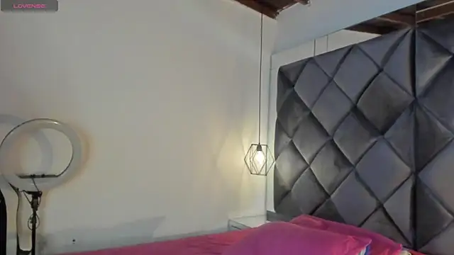 Snapshot of moonsweet1 chatting on November 7, 11:32 am moonsweet1 online show from November 7, 11:32 am