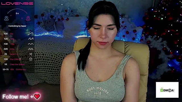 Snapshot of EmilyCandyy chatting on December 6, 10:05 am EmilyCandyy online show from December 6, 10:05 am