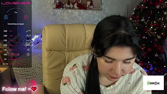 Snapshot of EmilyCandyy chatting on December 14, 7:07 am EmilyCandyy online show from December 14, 7:07 am