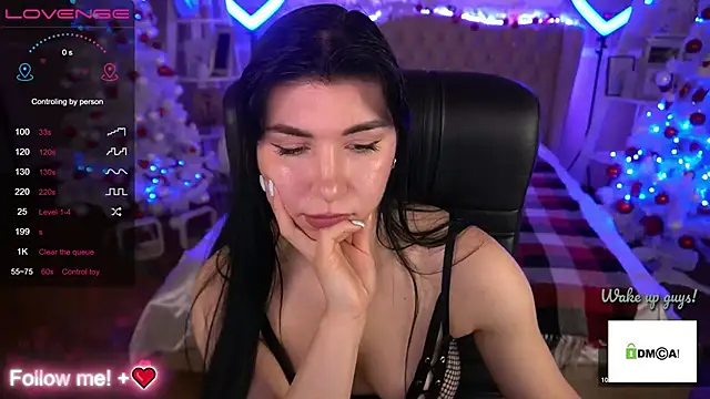 Snapshot of EmilyCandyy chatting on December 24, 10:01 am EmilyCandyy online show from December 24, 10:01 am