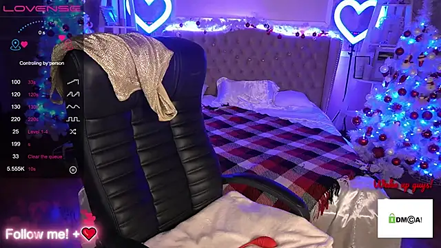Snapshot of EmilyCandyy chatting on December 31, 8:04 am EmilyCandyy online show from December 31, 8:04 am
