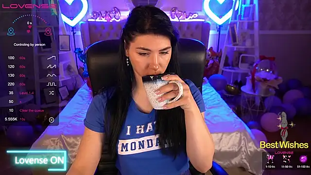 Snapshot of EmilyCandyy chatting on February 10, 6:53 am EmilyCandyy online show from February 10, 6:53 am