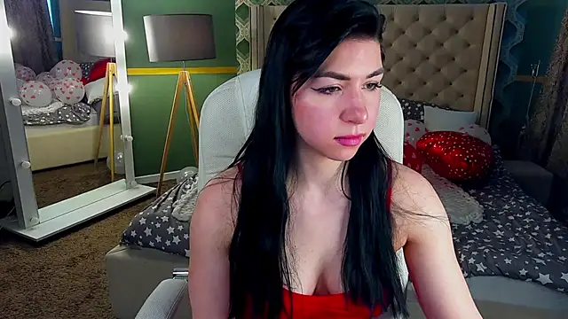 Snapshot of EmilyCandyy chatting on February 15, 10:11 am EmilyCandyy online show from February 15, 10:11 am