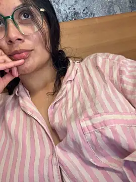 Snapshot of kinky_mila@xh chatting on February 12, 3:01 am kinky milaxh online show from February 12, 3:01 am