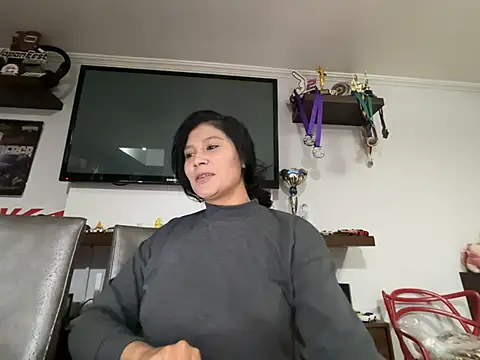 Snapshot of kinky_mila@xh chatting on February 19, 3:13 am kinky milaxh online show from February 19, 3:13 am