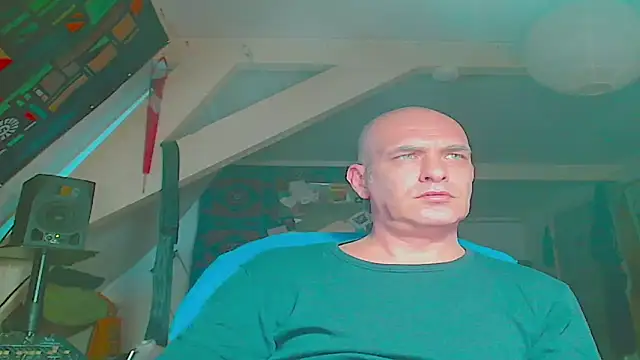 Snapshot of maxhard77 chatting on May 16, 3:36 am maxhard77 online show from May 16, 3:36 am