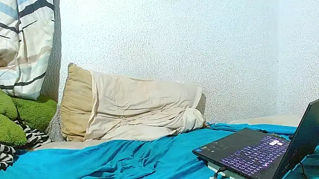 biglatin80 online show from January 29, 6:01 am