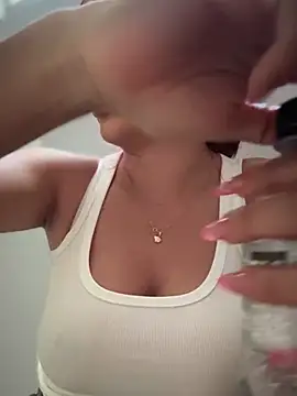 LINDA PATTY94 online show from January 22, 10:15 pm