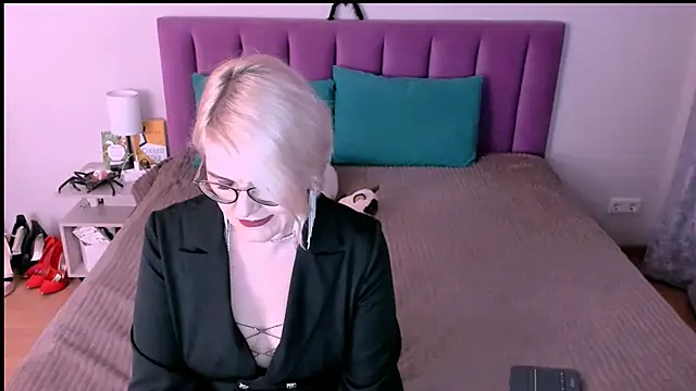 sabrinamacmarren online show from October 31, 3:13 pm