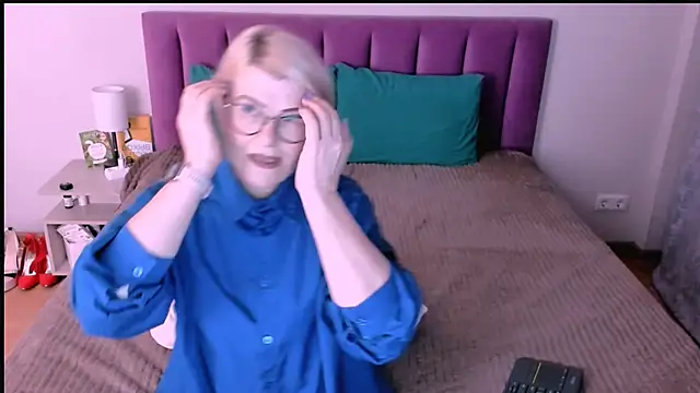 sabrinamacmarren online show from November 10, 5:23 pm