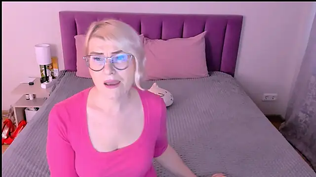 sabrinamacmarren online show from November 19, 6:35 am