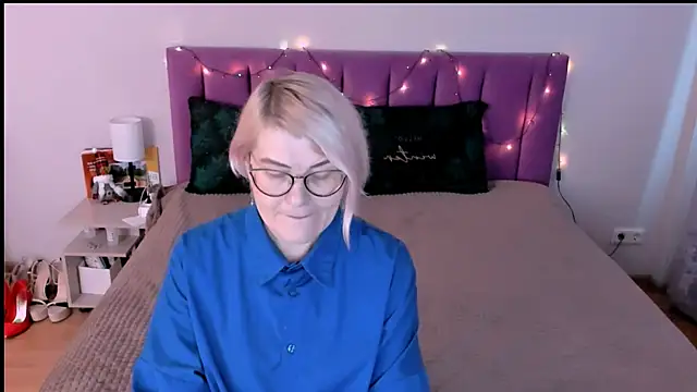 sabrinamacmarren online show from December 14, 11:26 am