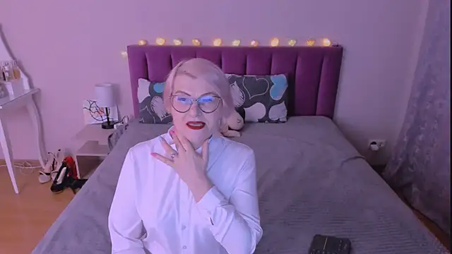 sabrinamacmarren online show from February 14, 5:32 pm