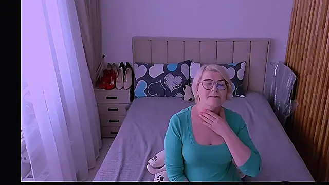 sabrinamacmarren online show from May 12, 1:52 pm
