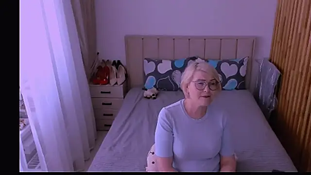 sabrinamacmarren online show from May 13, 2:03 pm