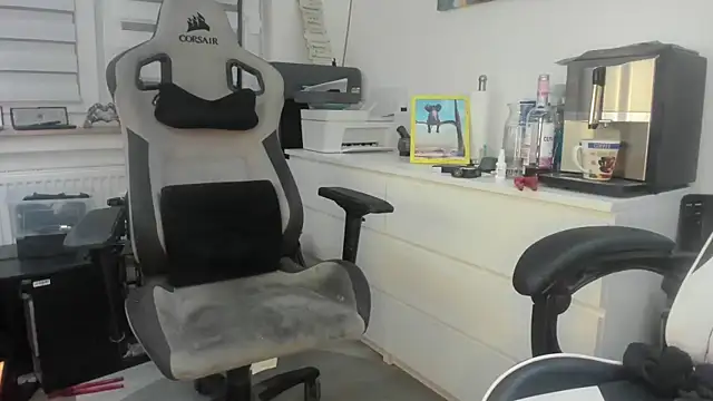 PinkyBoyD online show from December 1, 2:27 am