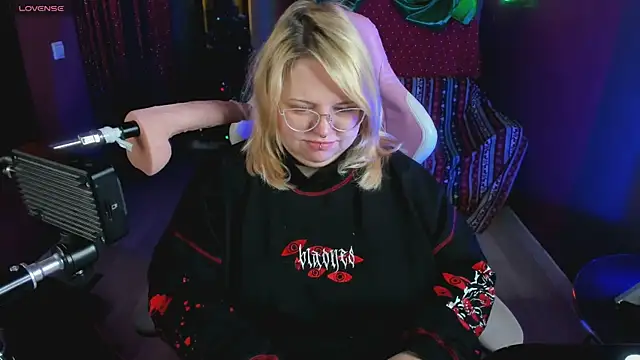 Snapshot of Yoki_Shizuko chatting on December 22, 6:21 am Yoki Shizuko online show from December 22, 6:21 am