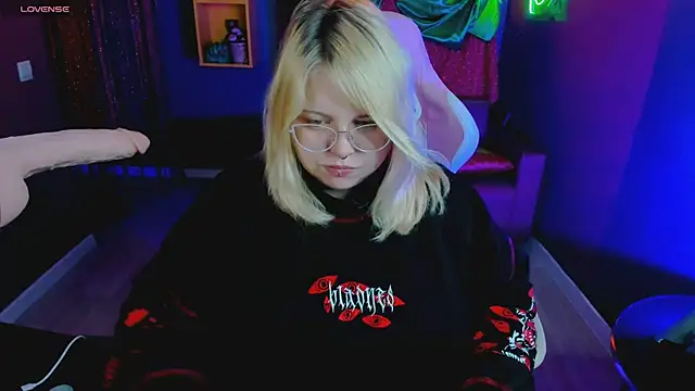 Snapshot of Yoki_Shizuko chatting on January 9, 6:27 am Yoki Shizuko online show from January 9, 6:27 am