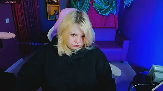 Snapshot of Yoki_Shizuko chatting on January 10, 6:37 am Yoki Shizuko online show from January 10, 6:37 am