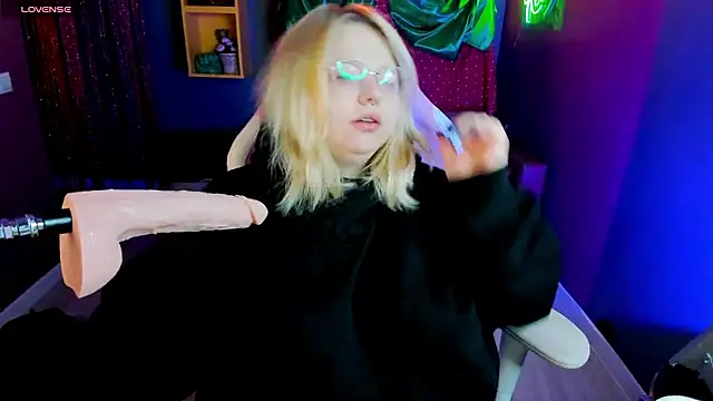 Snapshot of Yoki_Shizuko chatting on January 12, 6:51 am Yoki Shizuko online show from January 12, 6:51 am