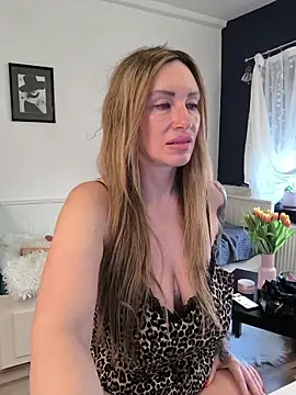 Snapshot of missjenn_x chatting on March 11, 6:19 am missjenn x online show from March 11, 6:19 am