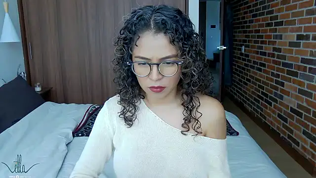 Snapshot of illaroom chatting on December 2, 6:43 pm illaroom online show from December 2, 6:43 pm