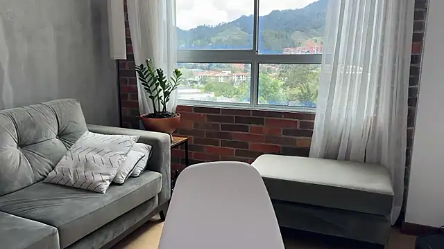 Snapshot of illaroom chatting on March 18, 5:21 pm illaroom online show from March 18, 5:21 pm