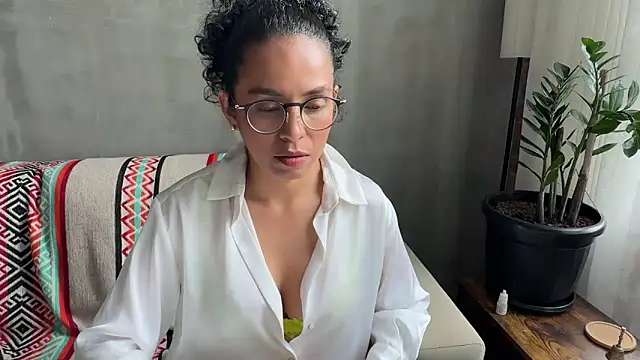 illaroom online show from May 26, 7:32 pm