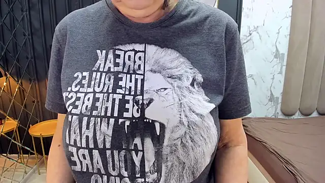 LindaPassionate online show from December 18, 8:31 am