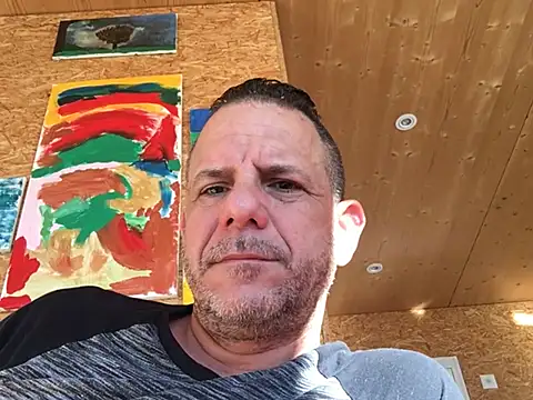 Snapshot of maxymloli chatting on December 15, 9:24 am maxymloli online show from December 15, 9:24 am