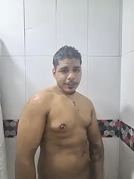 Snapshot of starguy_28 chatting on June 11, 12:43 am starguy 28 online show from June 11, 12:43 am