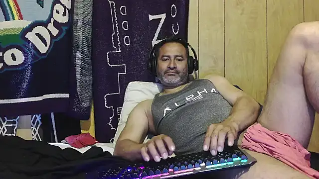 Snapshot of dantehot2020 chatting on February 27, 2:39 pm dantehot2020 online show from February 27, 2:39 pm