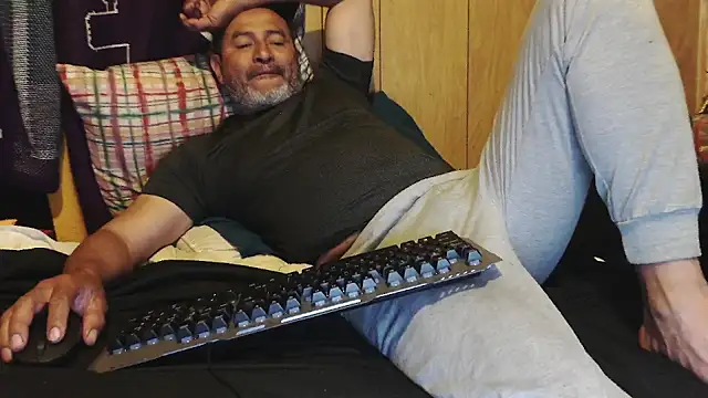 Snapshot of dantehot2020 chatting on March 1, 4:03 am dantehot2020 online show from March 1, 4:03 am