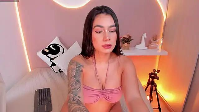 EllieMitchell online show from December 17, 7:04 pm