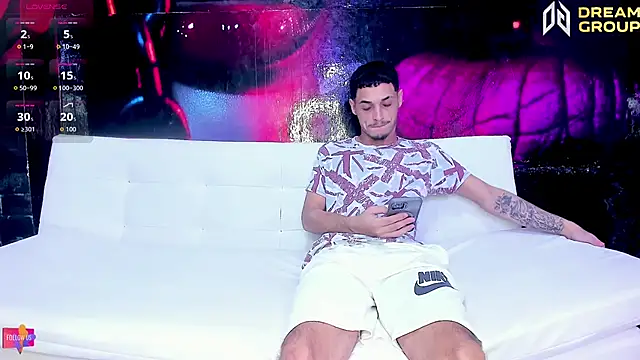 Snapshot of AmazingPartys chatting on November 11, 2:33 am AmazingPartys online show from November 11, 2:33 am