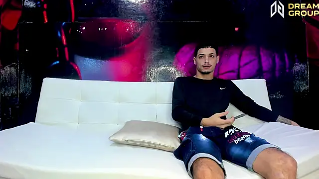 Snapshot of AmazingPartys chatting on November 16, 7:30 pm AmazingPartys online show from November 16, 7:30 pm