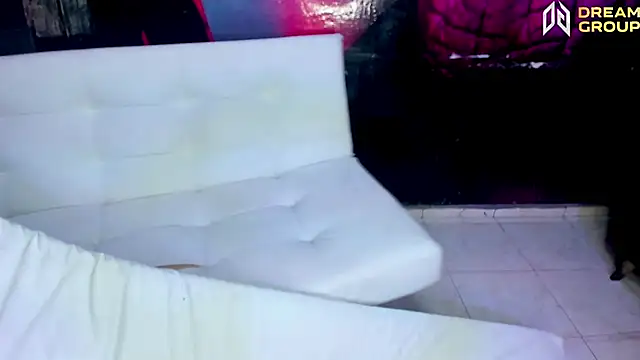 Snapshot of AmazingPartys chatting on December 5, 7:43 pm AmazingPartys online show from December 5, 7:43 pm