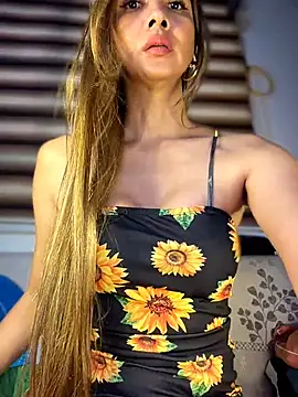 Snapshot of bigsurpriseforyou chatting on November 6, 12:44 am bigsurpriseforyou online show from November 6, 12:44 am