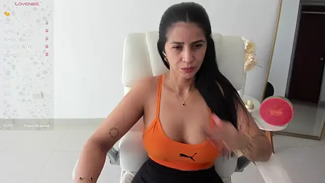 Snapshot of renata_t_ chatting on March 2, 7:32 pm renata t online show from March 2, 7:32 pm