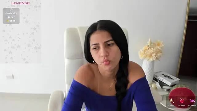 Snapshot of renata_t_ chatting on April 16, 9:39 pm renata t online show from April 16, 9:39 pm
