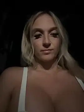 Snapshot of _Rapunzel_ chatting on February 23, 5:34 am Rapunzel online show from February 23, 5:34 am