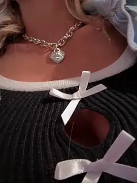 Snapshot of _Rapunzel_ chatting on March 9, 12:00 am Rapunzel online show from March 9, 12:00 am